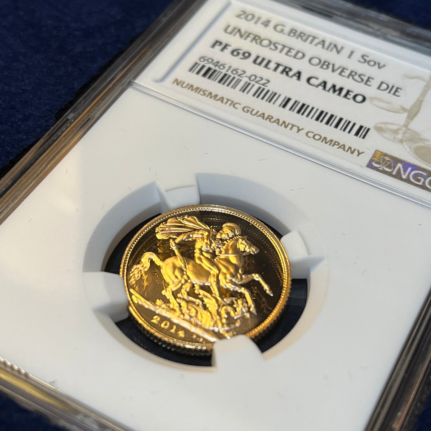 *RARE MULE COIN* 2014 QEII Sovereign -Unfrosted Obverse Die Error NGC PF69UC