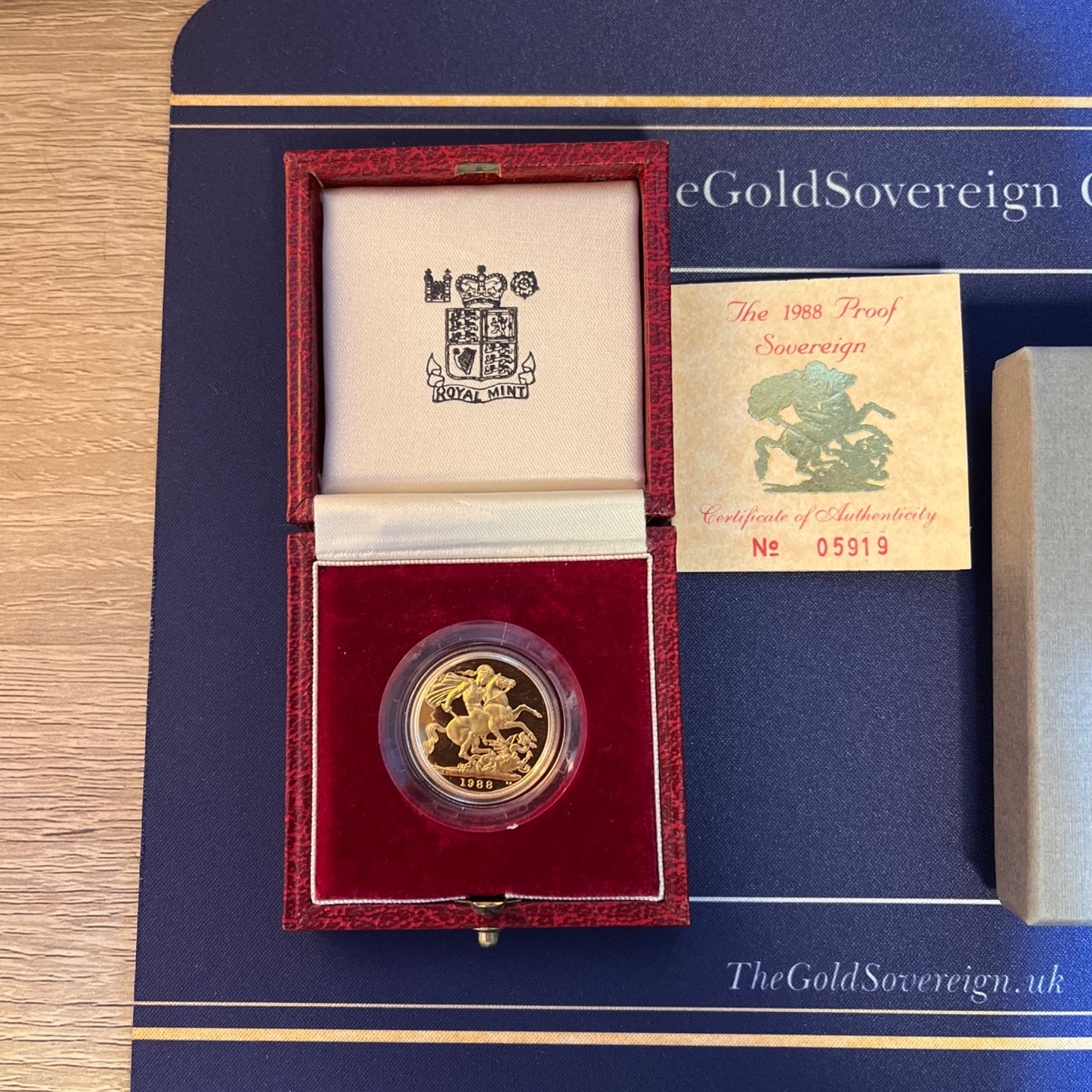 1988 QEII Proof Full Sovereign 22ct Gold coin with box and COA - Low Mintage
