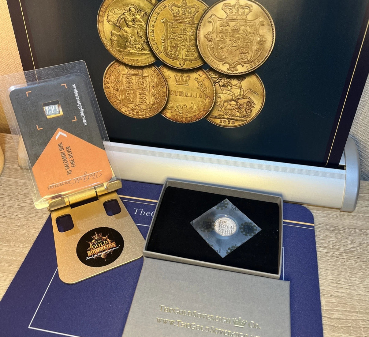 MINT SEALED 2023 KCIII Coronation Half Sovereign 22ct Gold Coin &FREE Silver Bar