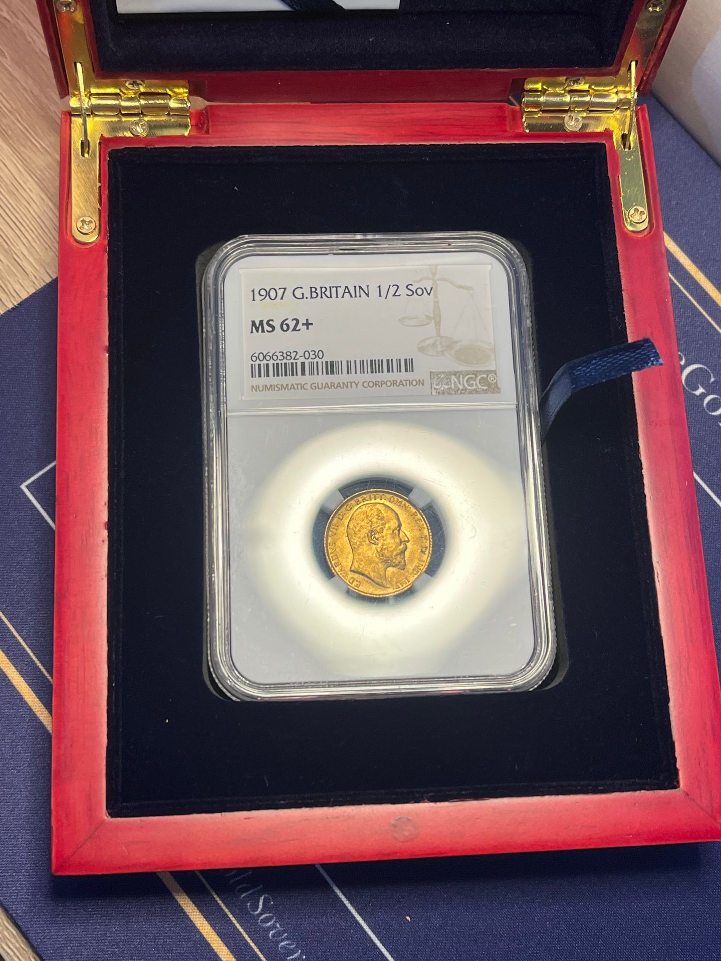 1907 Royal Mint Edward VII Half Sovereign -  Display Case & NGC Graded MS62+