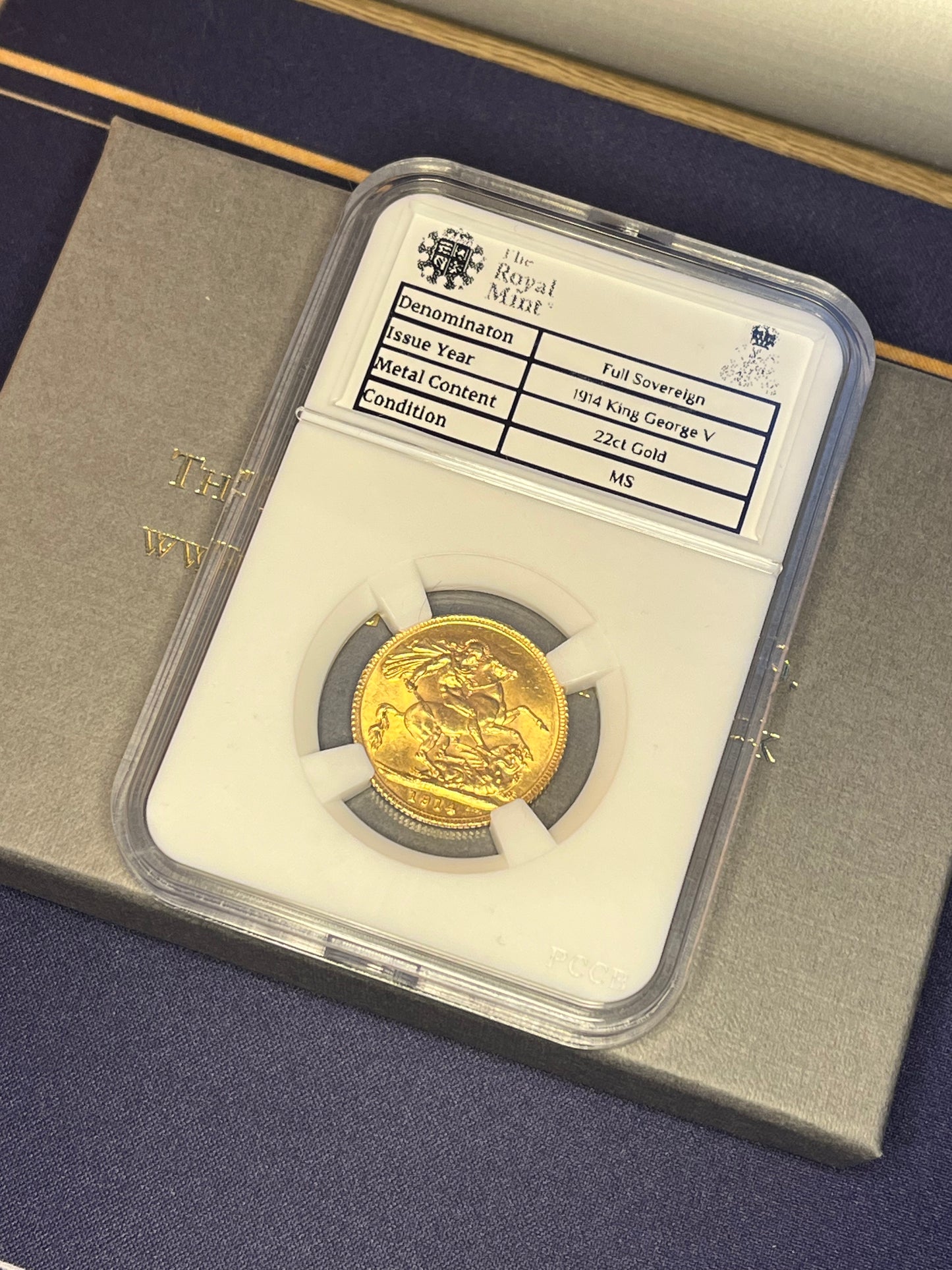 MINT STATE 1914 George V Full Sovereign 22ct Gold Coin  WOW condition, boxed + FREE Silver